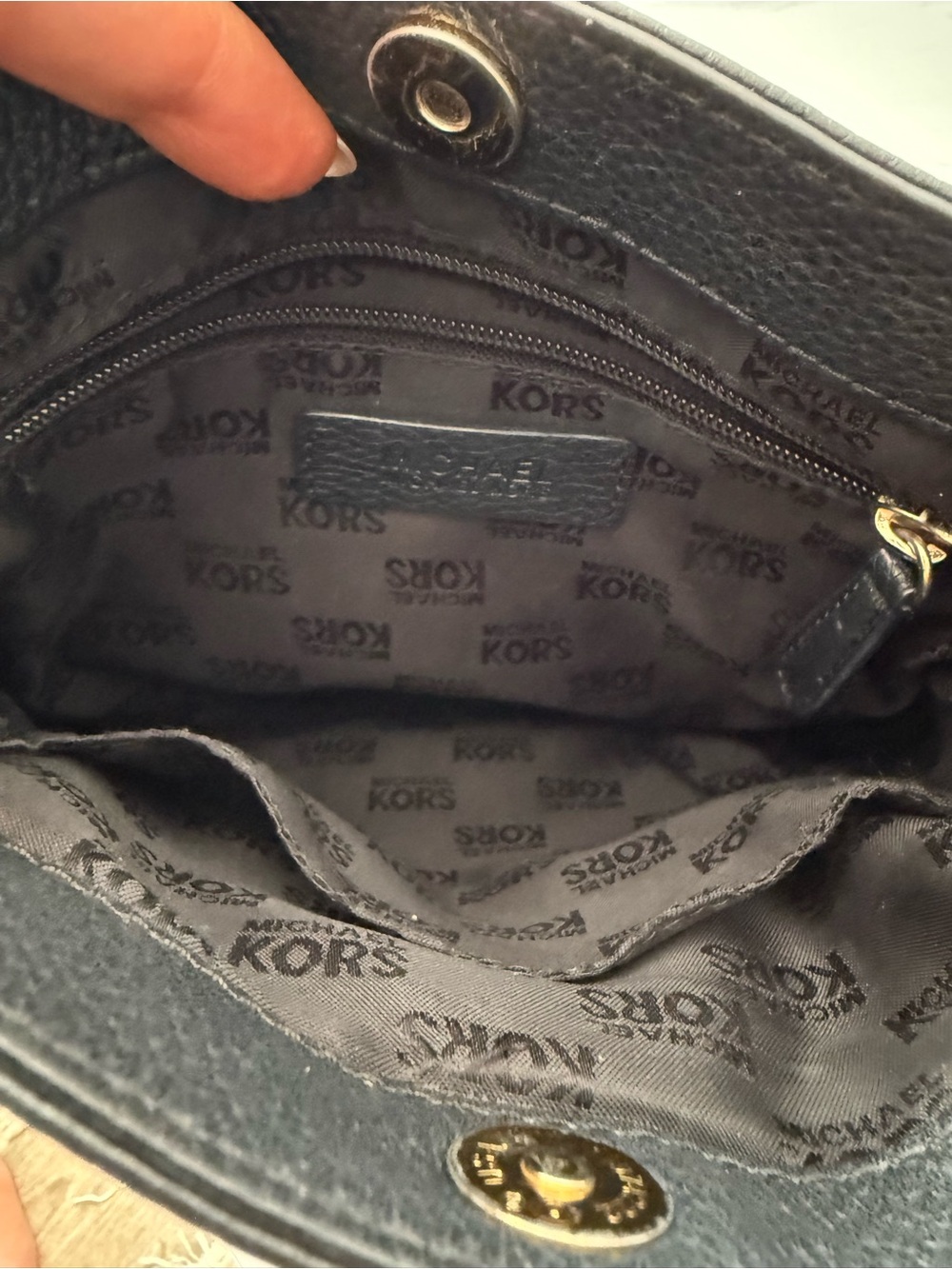 Michael Kors Black Leather Shoulder Bag with Gold-Tone Chain Straps - Picture 4 of 5